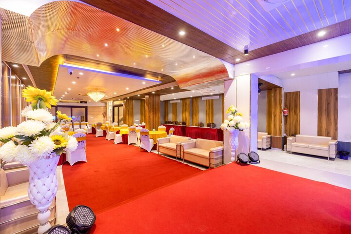 Ballroom/Hall 43 of 45