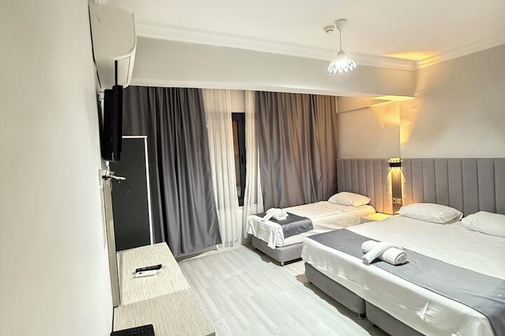Room 5 of 16