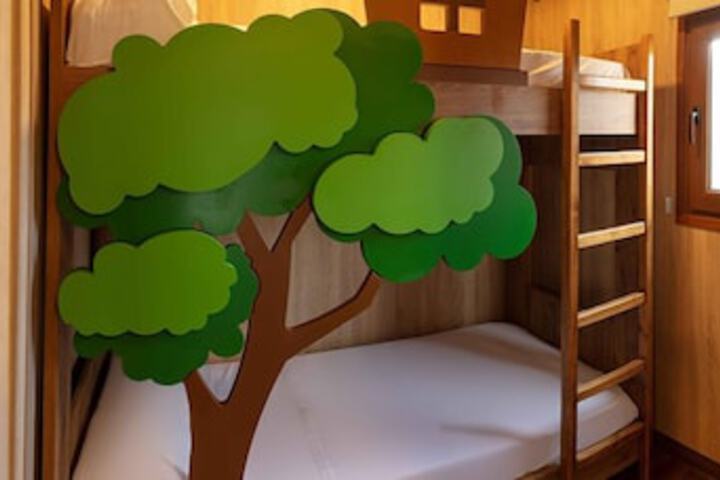 Room 9 of 31