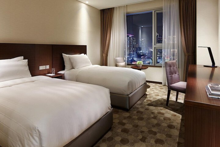 Room 10 of 45