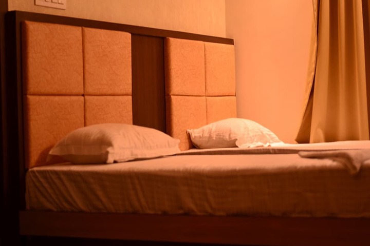 Room 13 of 23