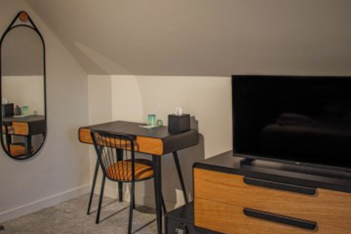 Room 13 of 98