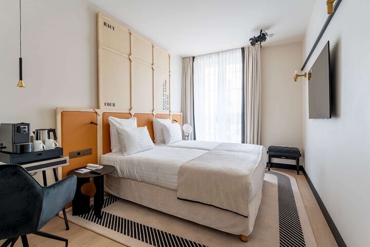 Room 44 of 133