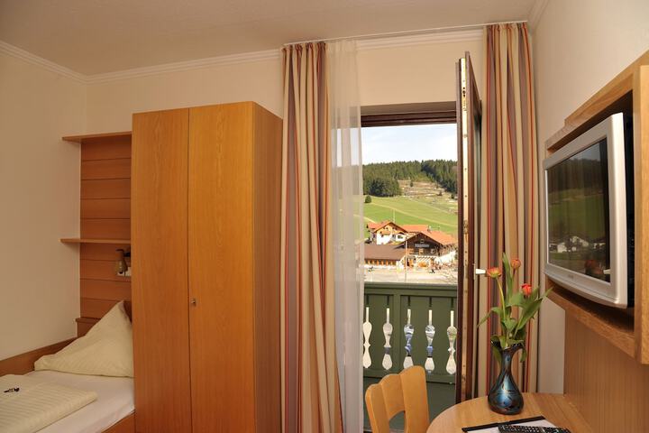 Room 6 of 40