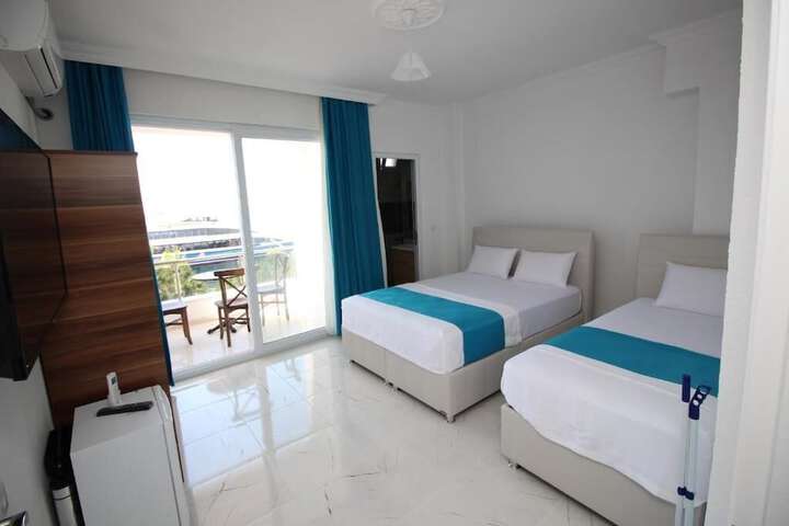 Room 8 of 18