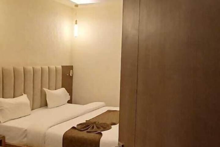 Room 18 of 37