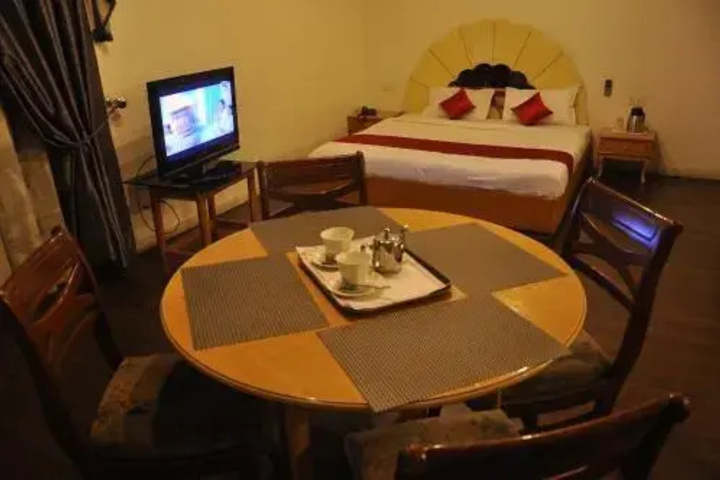 Room 4 of 16