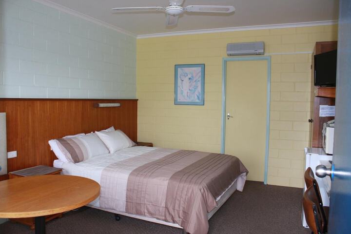 Room 8 of 50