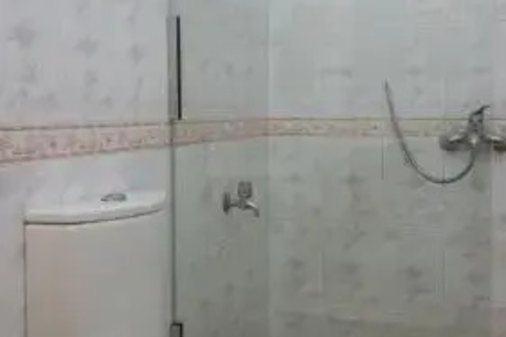 Room 8 of 18