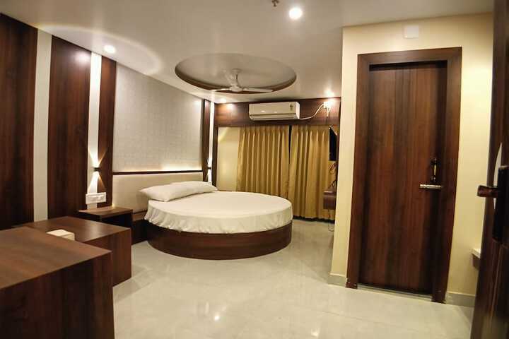 Room 11 of 24