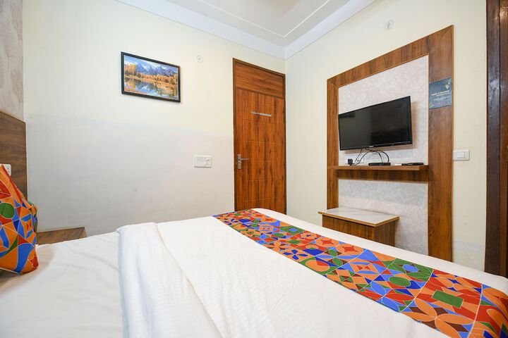 Room 12 of 24