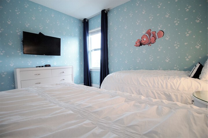 Room 3 of 52