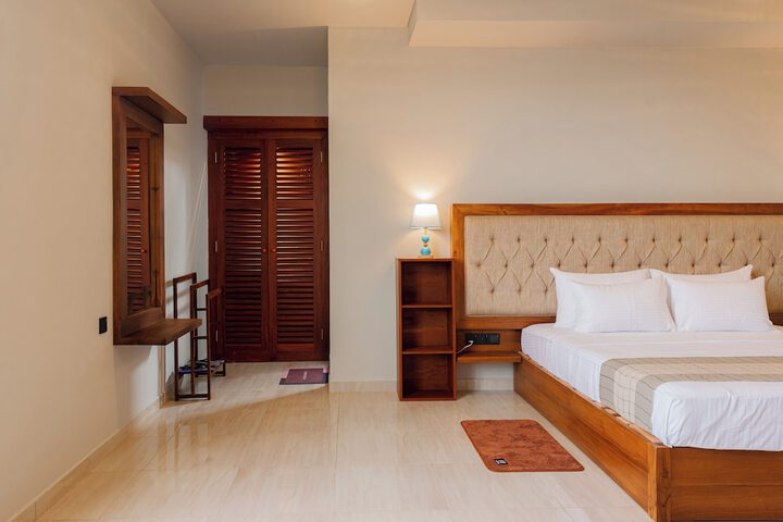 Room 33 of 174