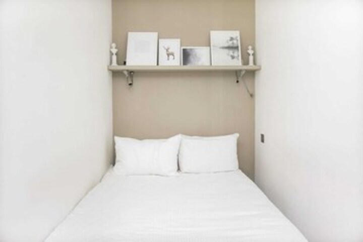Room 42 of 44