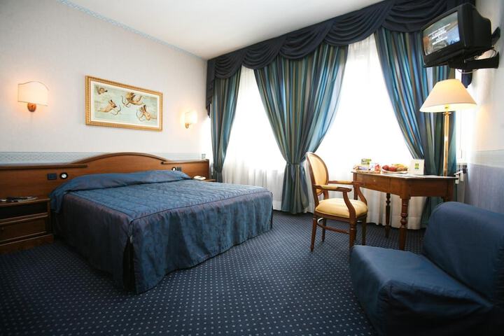 Room 12 of 52