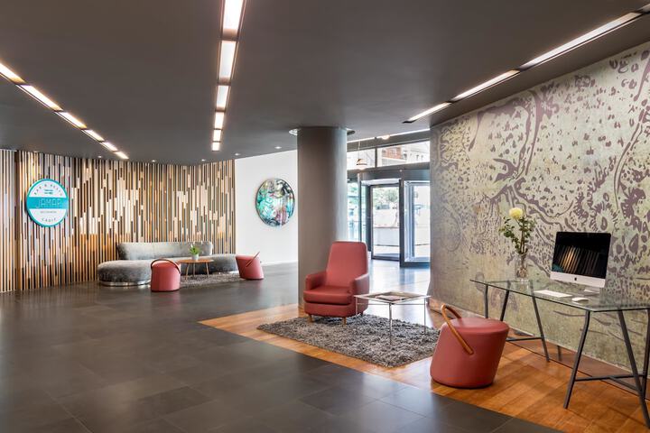 Entrance & Lobby