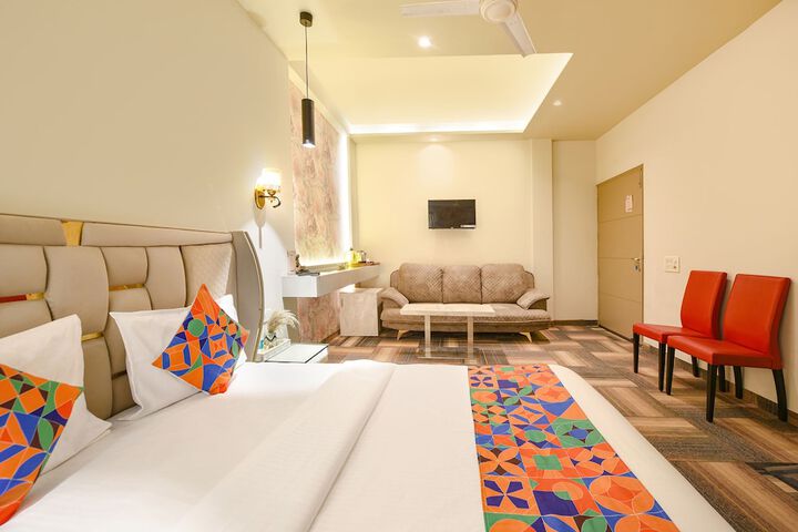 Room 17 of 27