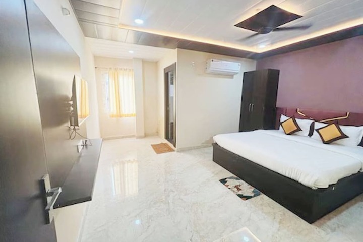Room 13 of 26