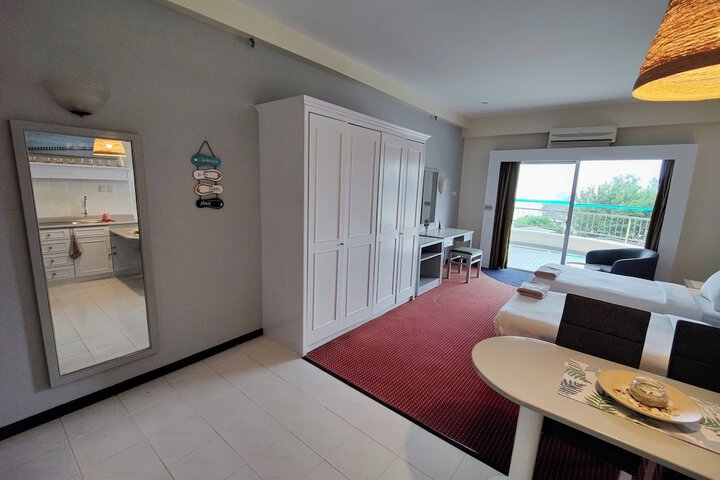 Room 350 of 650