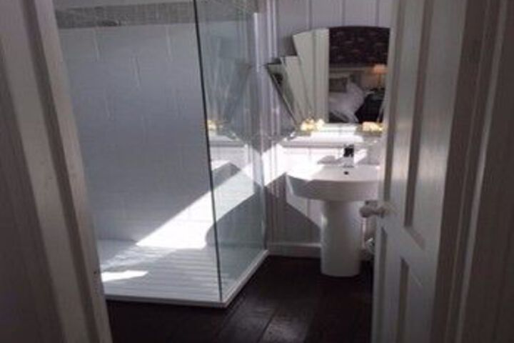 Room 6 of 24