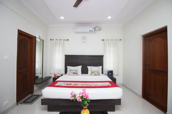 Room 6 of 18