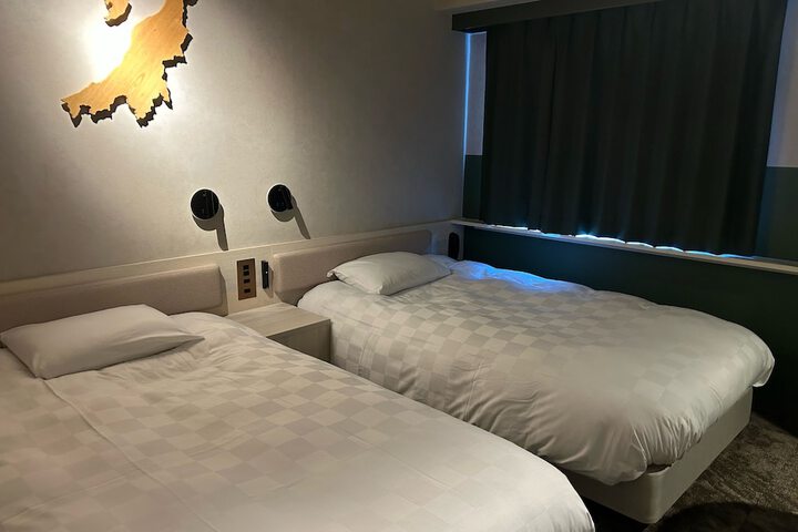 Room 13 of 28