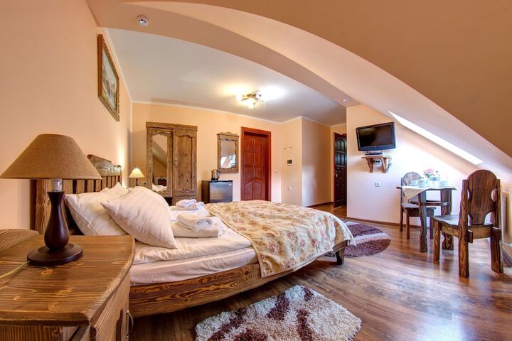 Room 5 of 43