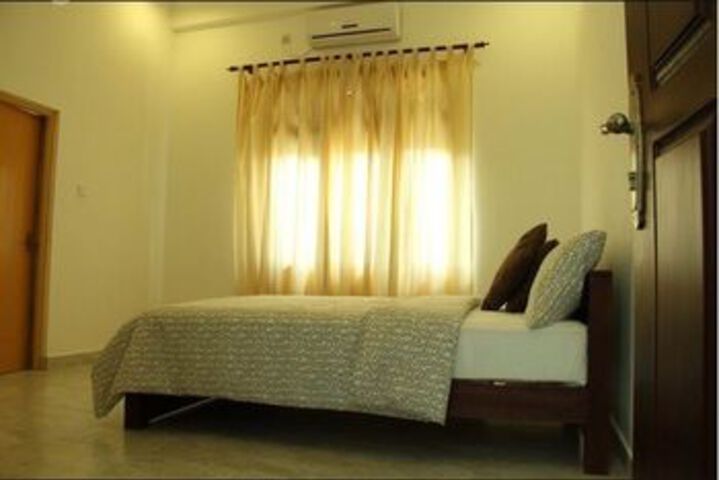Room 6 of 10