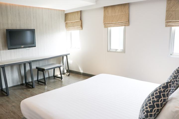 Room 44 of 80