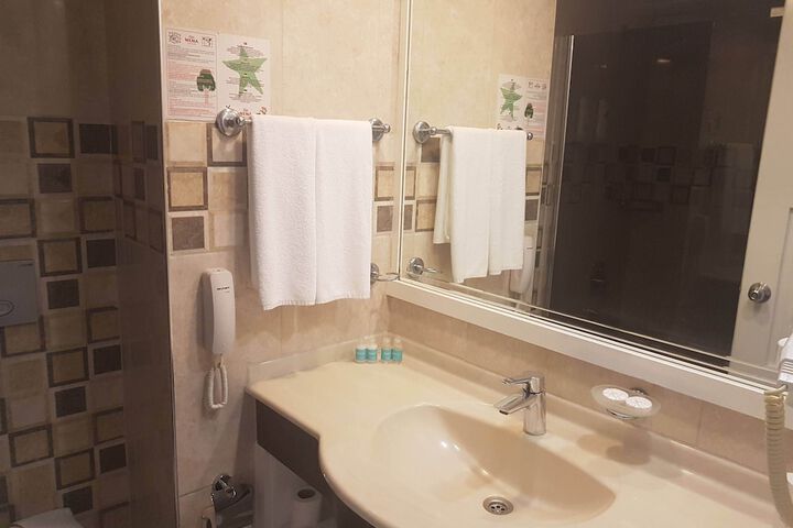 Room 27 of 113
