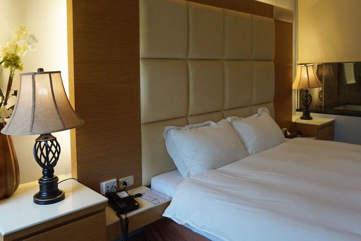 Room 9 of 185