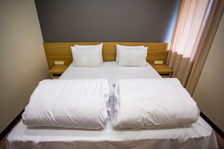Room 4 of 103