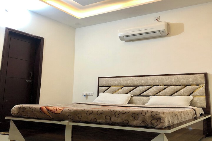 Room 3 of 8