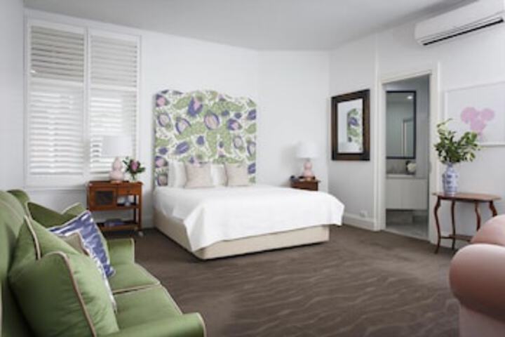 Room 52 of 117