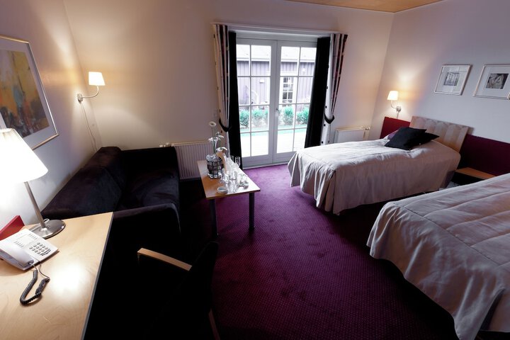 Room 4 of 10