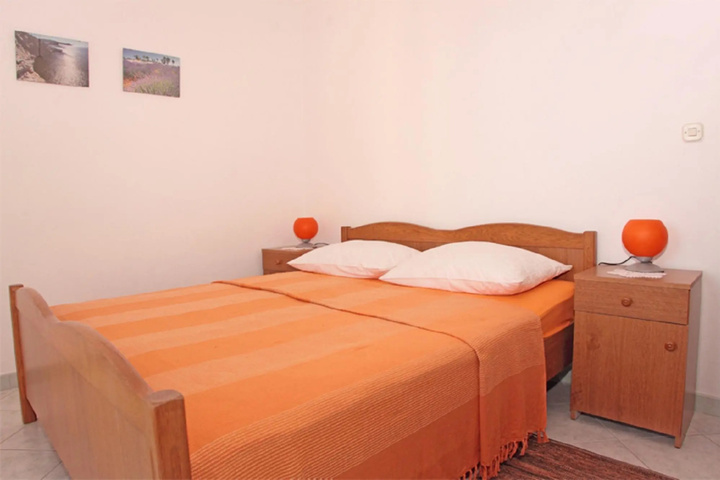 Room 2 of 6