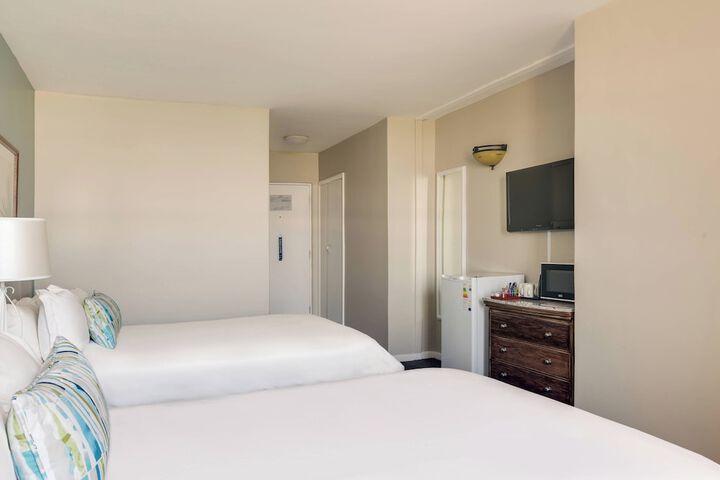 Room 9 of 77