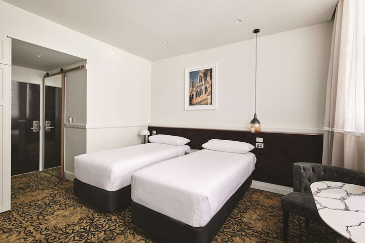 Room 48 of 100