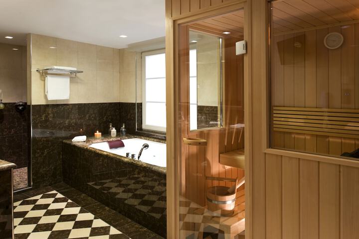 Jetted tub