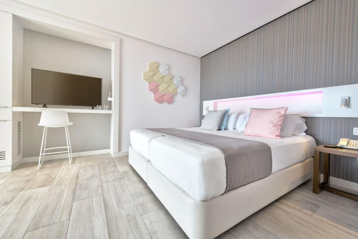 Room 18 of 167
