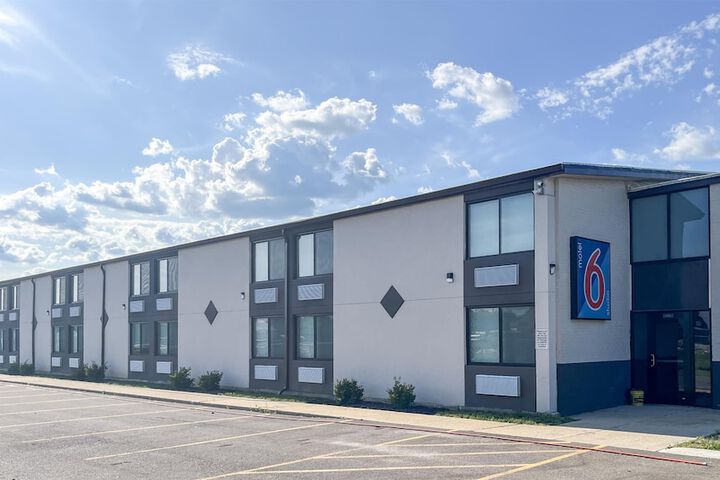 Motel 6 Rockford IL – RFD Airport