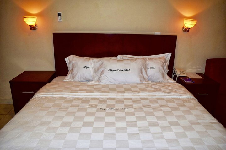 Room 8 of 33