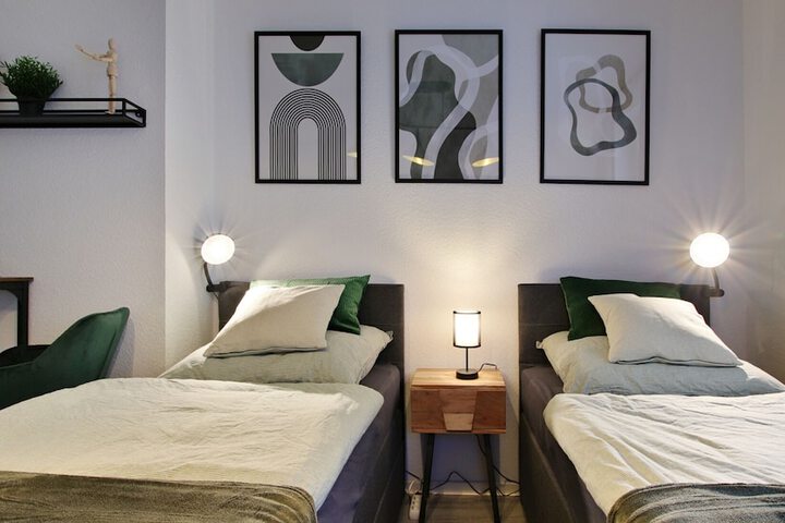Room 32 of 47
