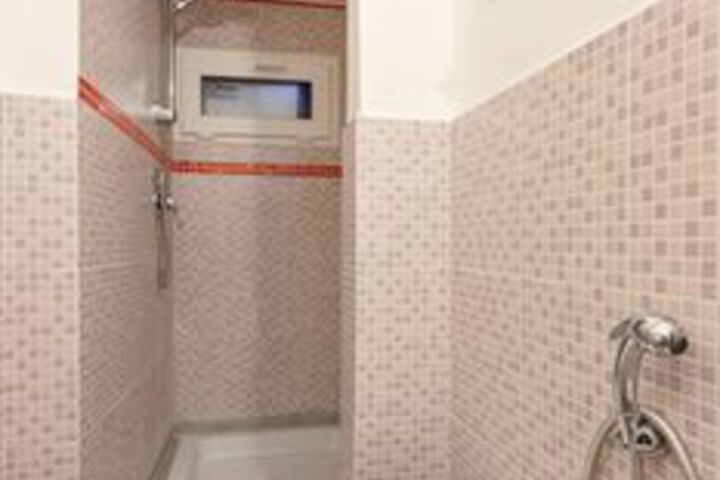 Room 15 of 445