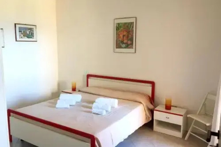 Room 4 of 18