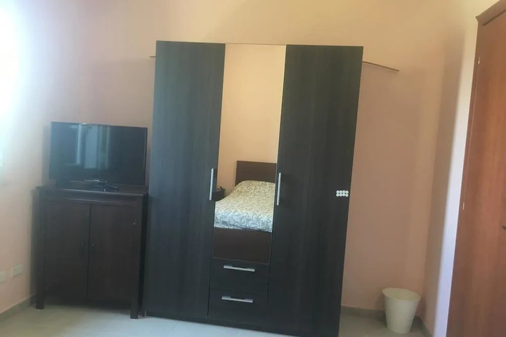 Room 2 of 10