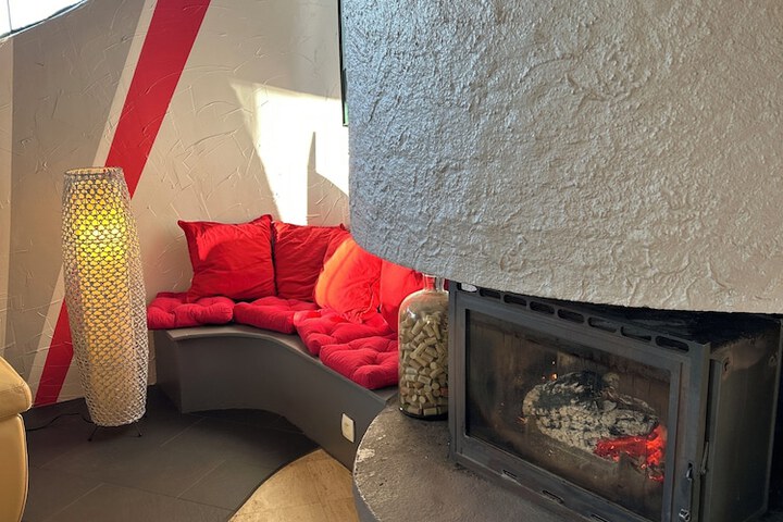 Lounge 26 of 32