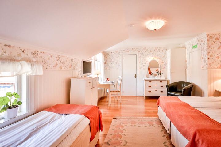 Room 5 of 66
