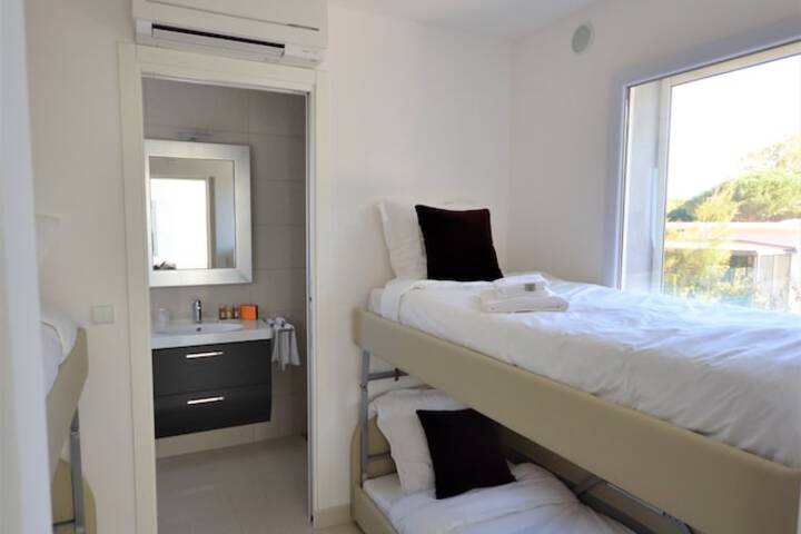 Room 27 of 118