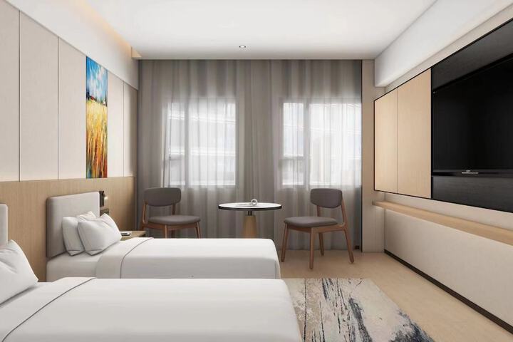 Room 4 of 18
